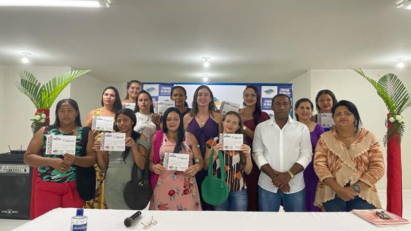 Secretaria de Assistência Social entrega certificados a participantes do curso de crochê em Itaipava.